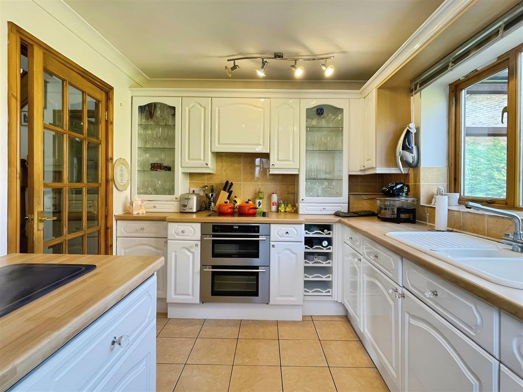 Property photo 2 of 29 Kitchen