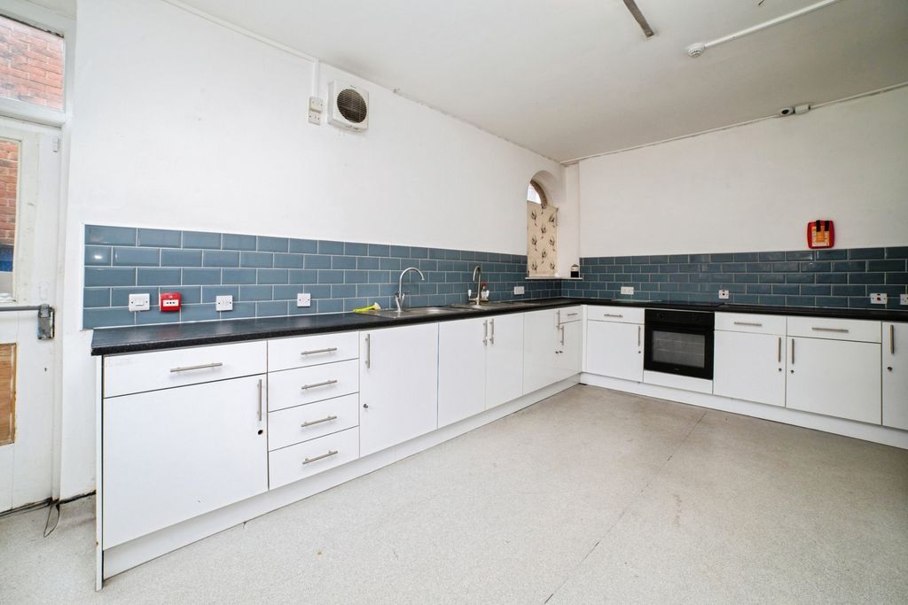 Property photo 3 of 17 Photo
