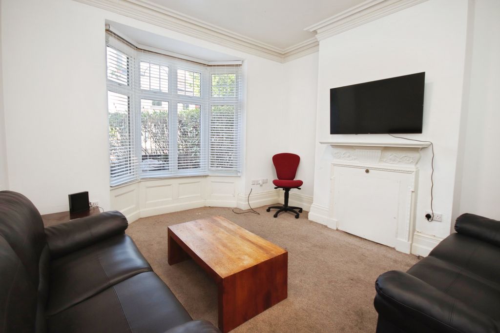 Property photo 2 of 18