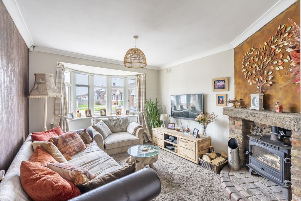 Property photo 3 of 19 Living Room