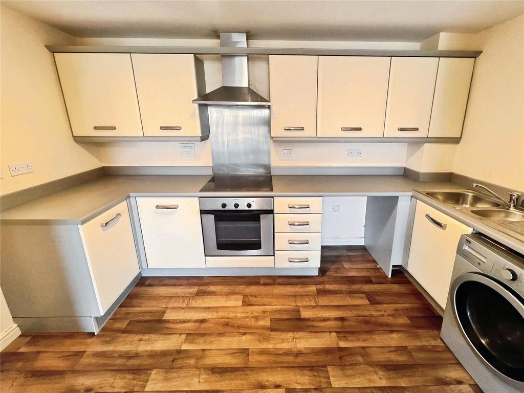 Property photo 3 of 8 Kitchen