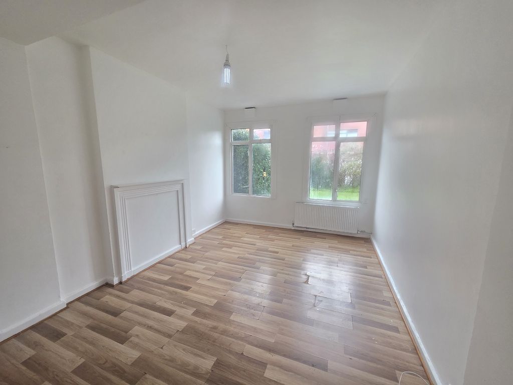 Property photo 3 of 8 Living Room