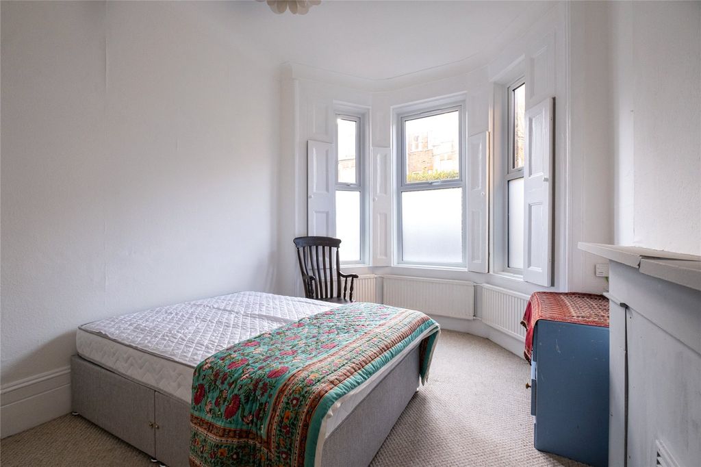 Property photo 3 of 8 Picture No. 11