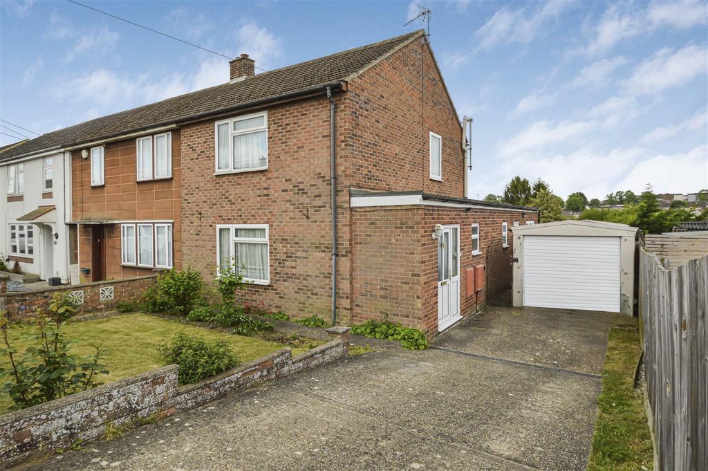 Property photo 1 of 15 11_81721.Jpg