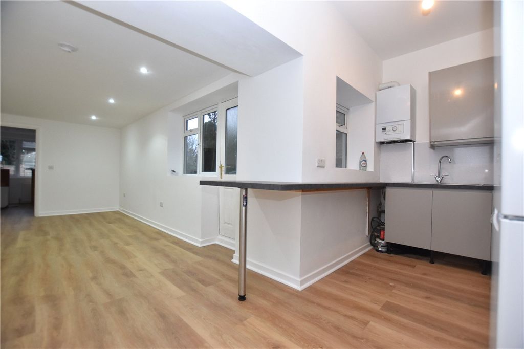 Property photo 3 of 8 Picture No. 10