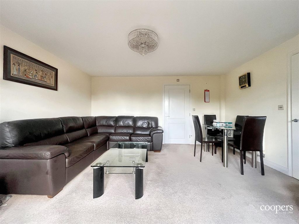 Property photo 2 of 11 Lounge 2 (22).Jpg