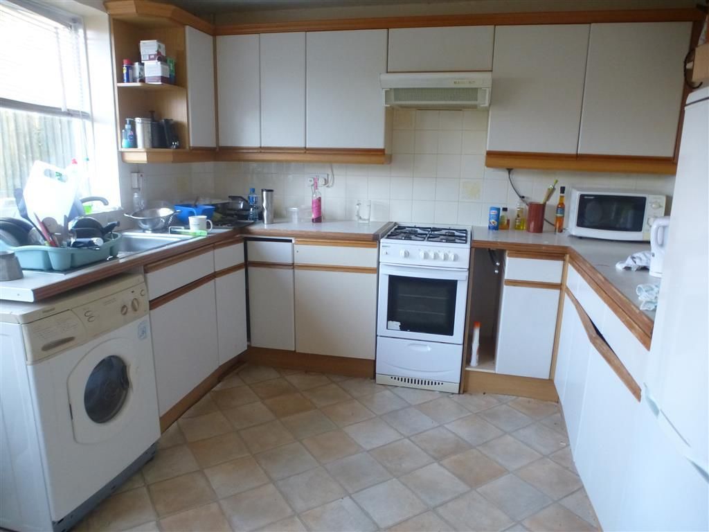 Property photo 3 of 4 Kitchen