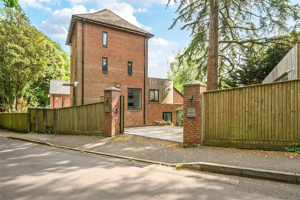 Property photo 2 of 18 Picture No. 31