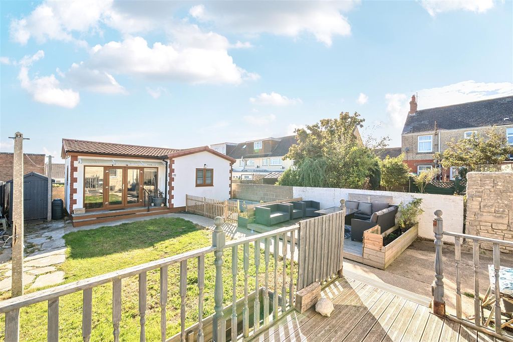 Property photo 2 of 23 1360855-13-68dc0A623A3A2.Jpg