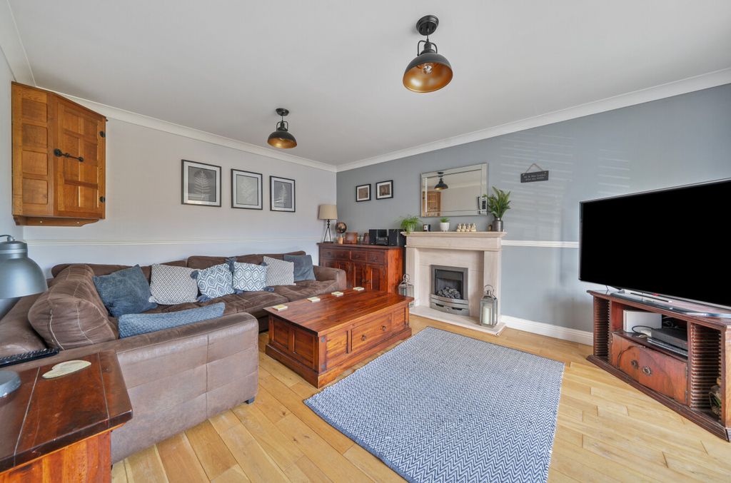 Property photo 2 of 17 15385468
