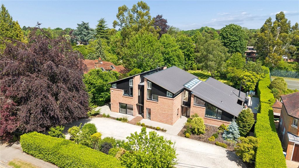 5 bed detached house for saleHervines Road, Amersham, Buckinghamshire HP6