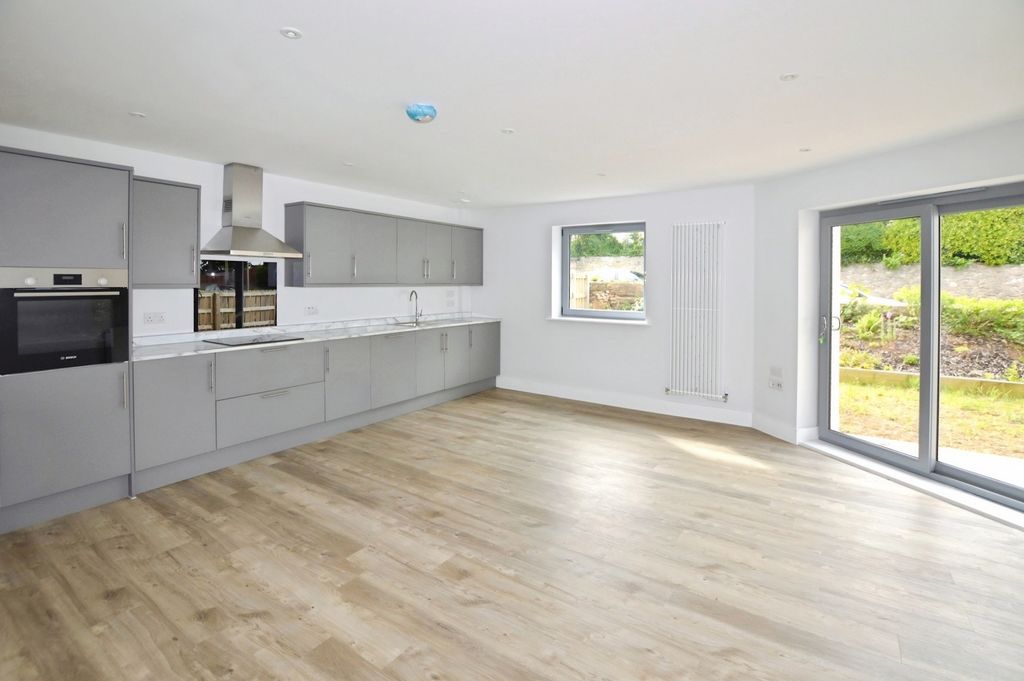 Property photo 2 of 7 Pbox-Img.Jpg