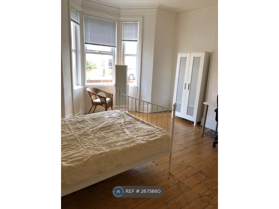 Property photo 1 of 14 Bedroom 1