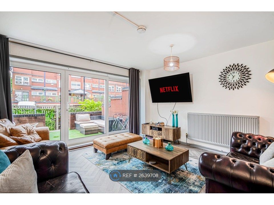 Property photo 1 of 16 Living Room