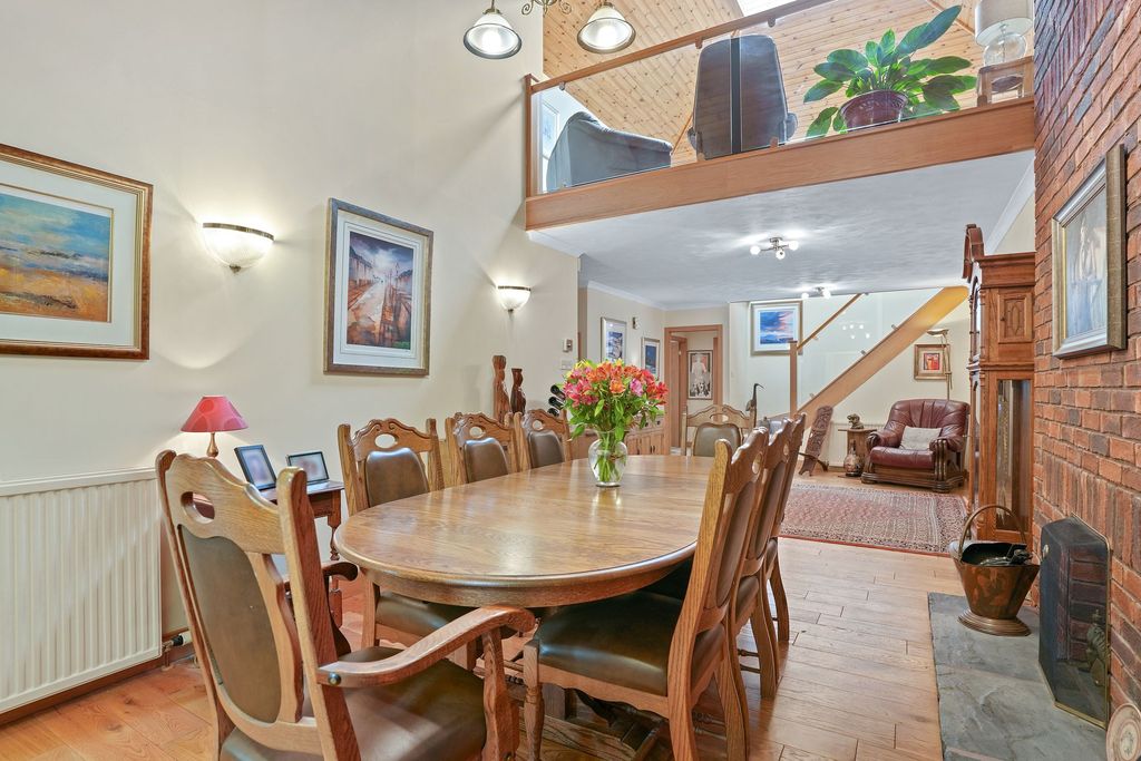 Property photo 2 of 35