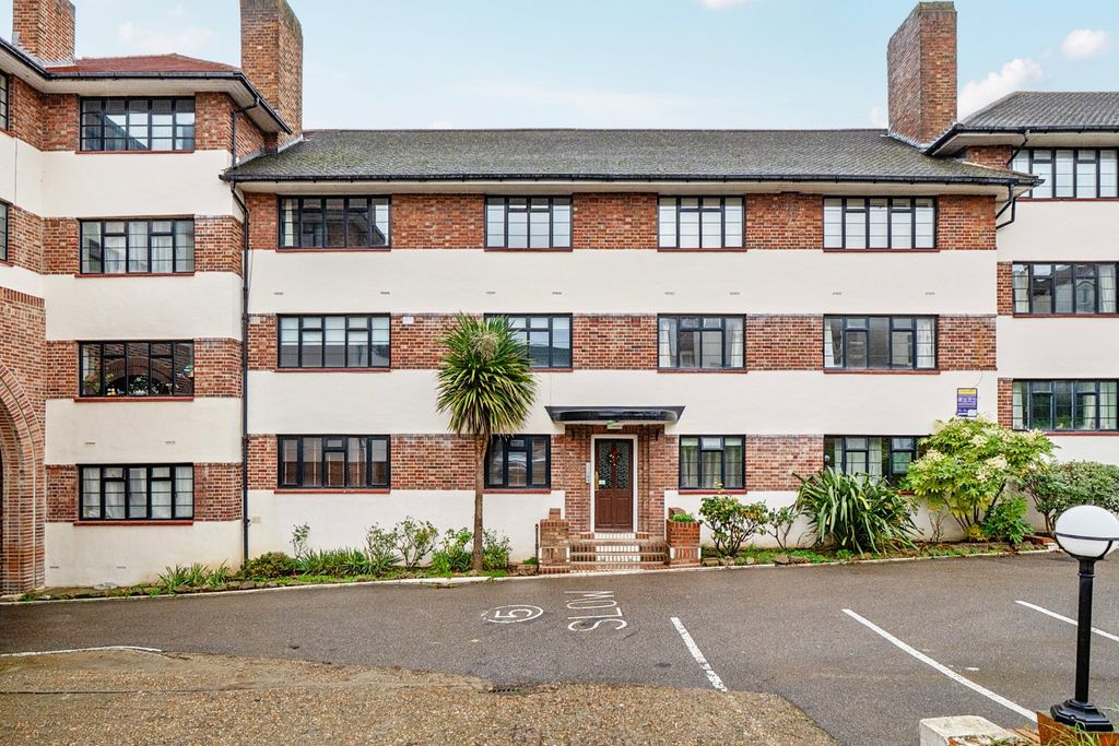 Property photo 2 of 8 Picture No. 17