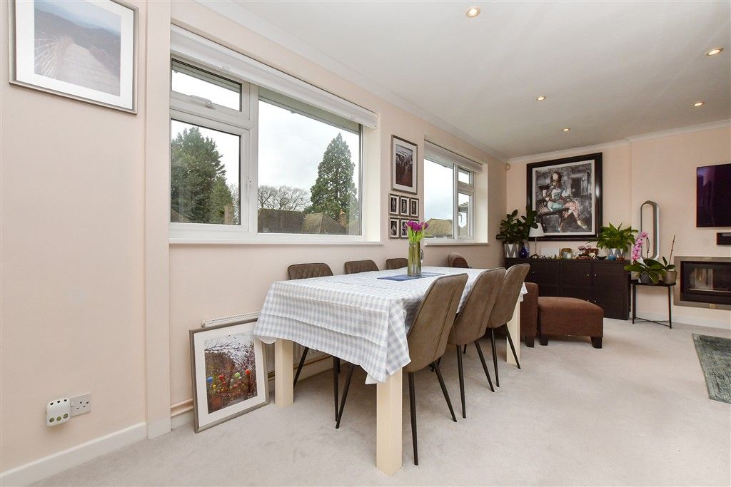 Property photo 3 of 10 Dining Area