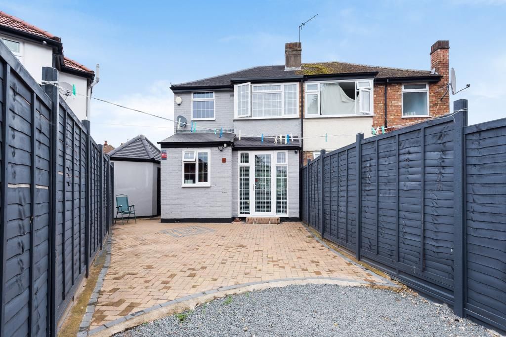 Property photo 2 of 11 Outside View