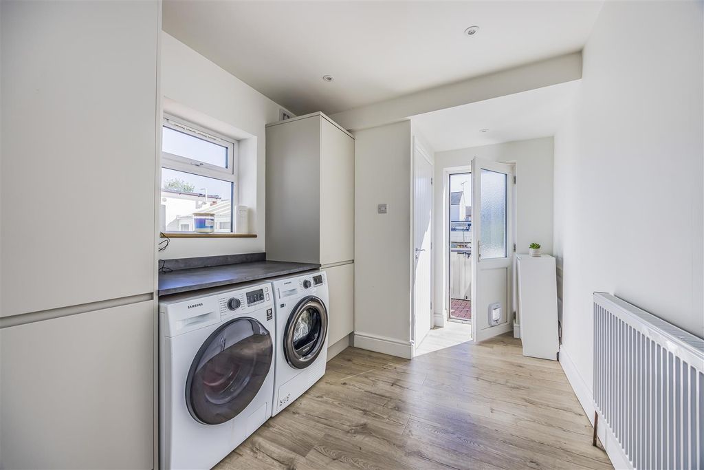 Property photo 3 of 18 73 Kimbolton Road, Baffins-Porticomarketing-Soldby