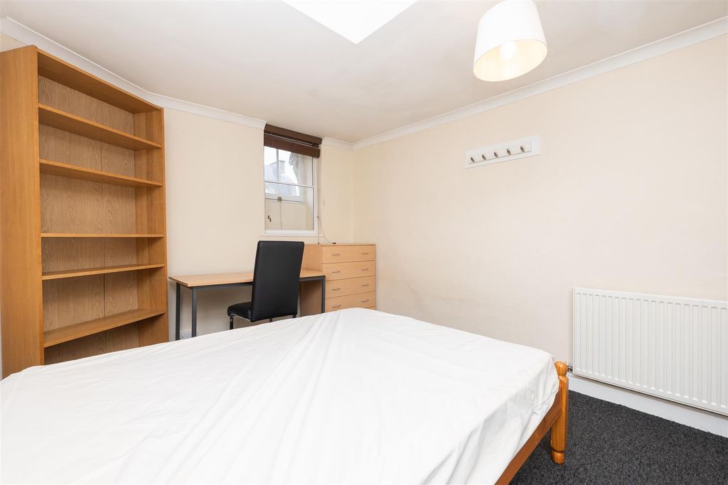 Property photo 3 of 18 Flat-2-57-Queens-Road-Bs8-1Ql-25.Jpg