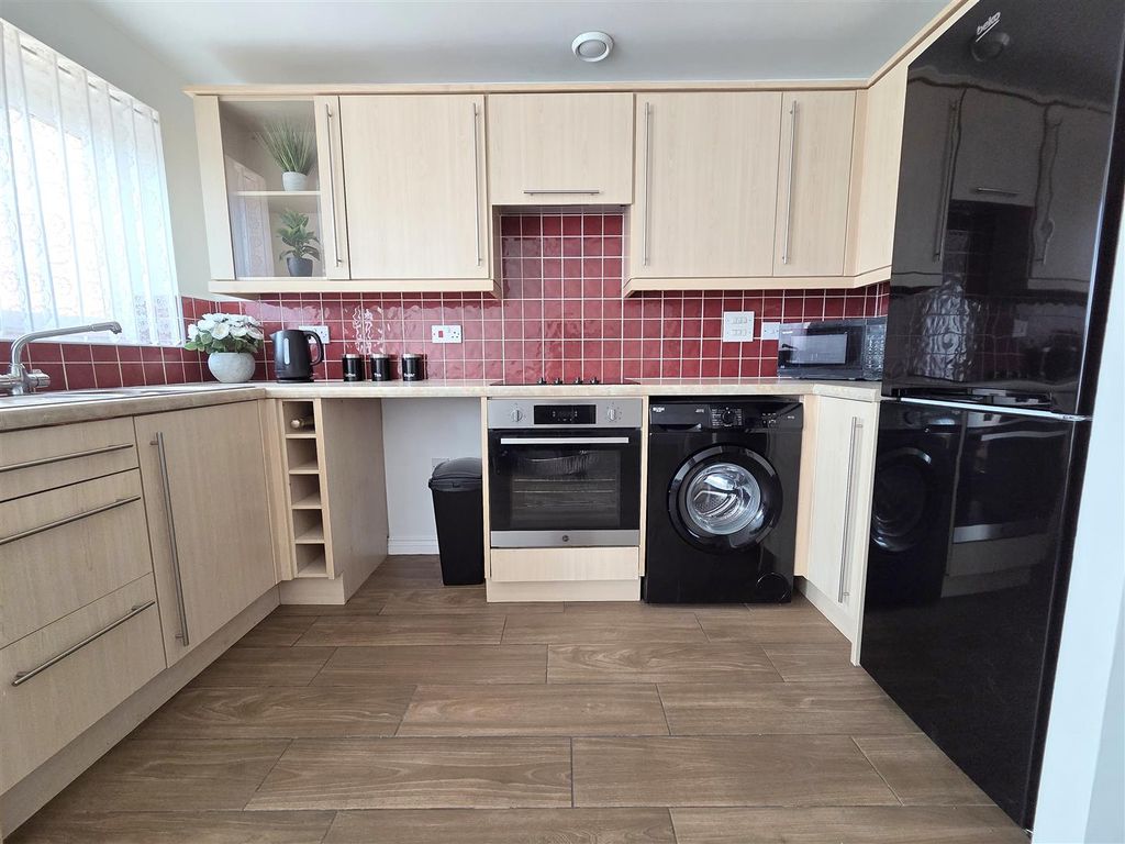Property photo 3 of 11 Kitchen Area