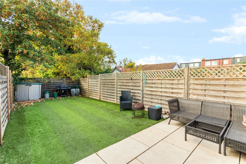 Property photo 2 of 14 Picture No. 16