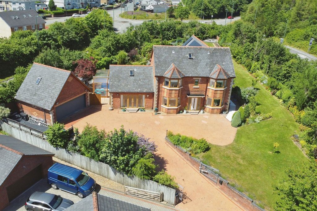 Property photo 1 of 37