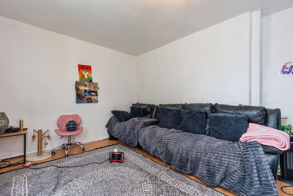 Property photo 2 of 20 Pbox-Img.Jpg