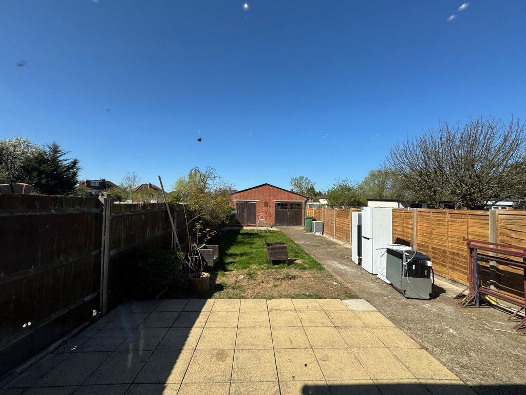 Property photo 3 of 10 Garden