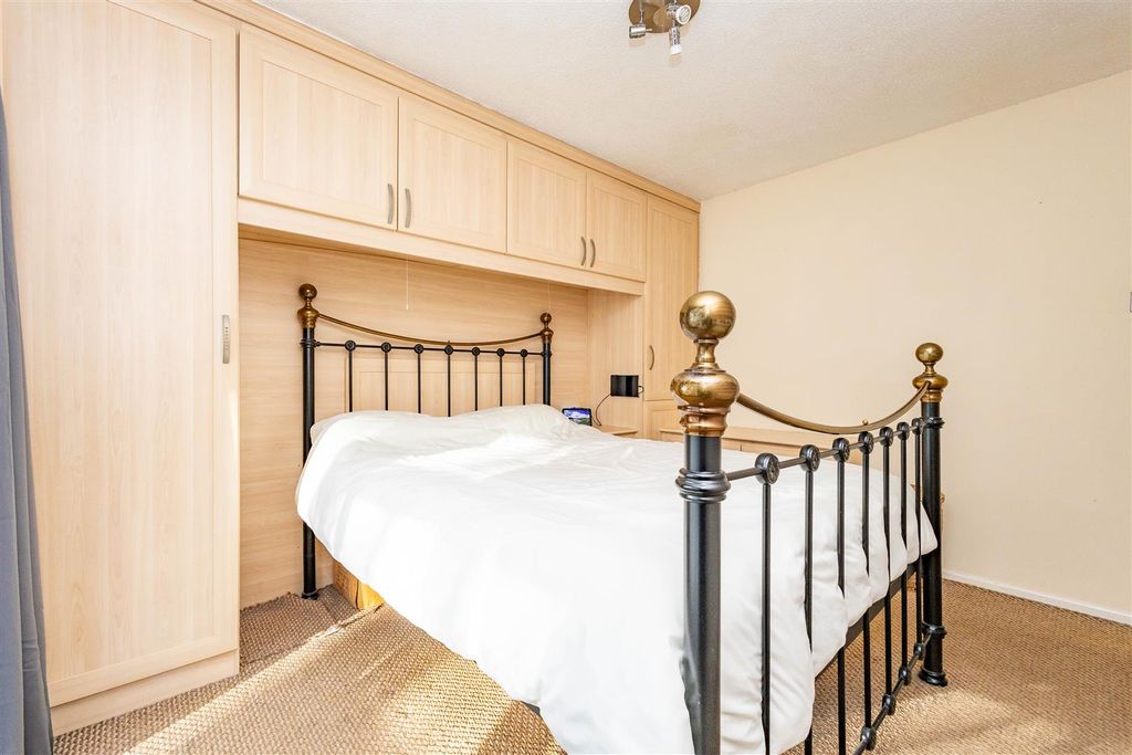 Property photo 3 of 14 Master Bedroom