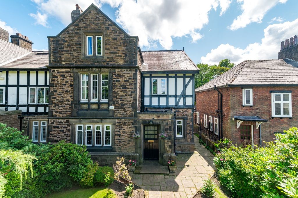 Property photo 1 of 36 3986661