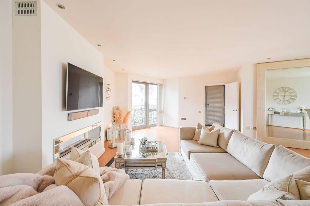 Property photo 2 of 25