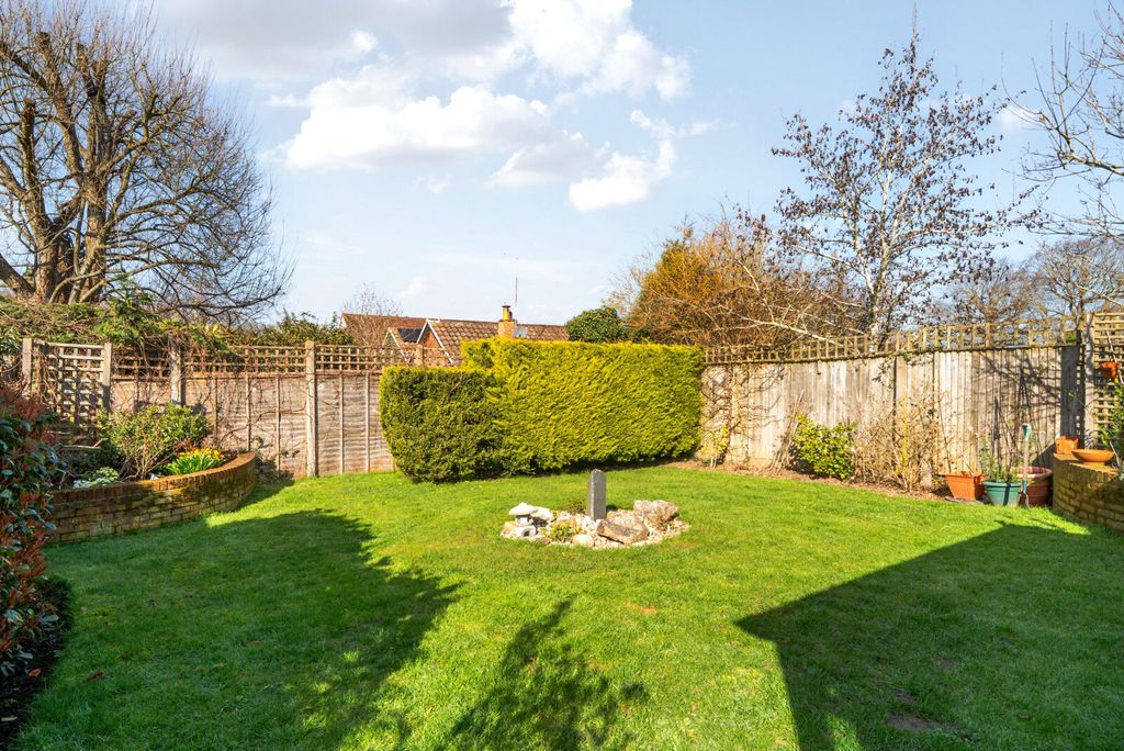 Property photo 2 of 13 Garden