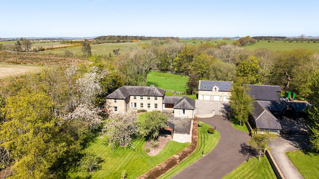 Property photo 1 of 44 East Thornton Farm