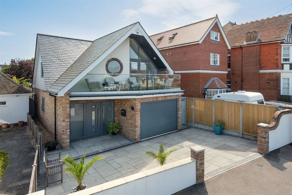 Property photo 2 of 33