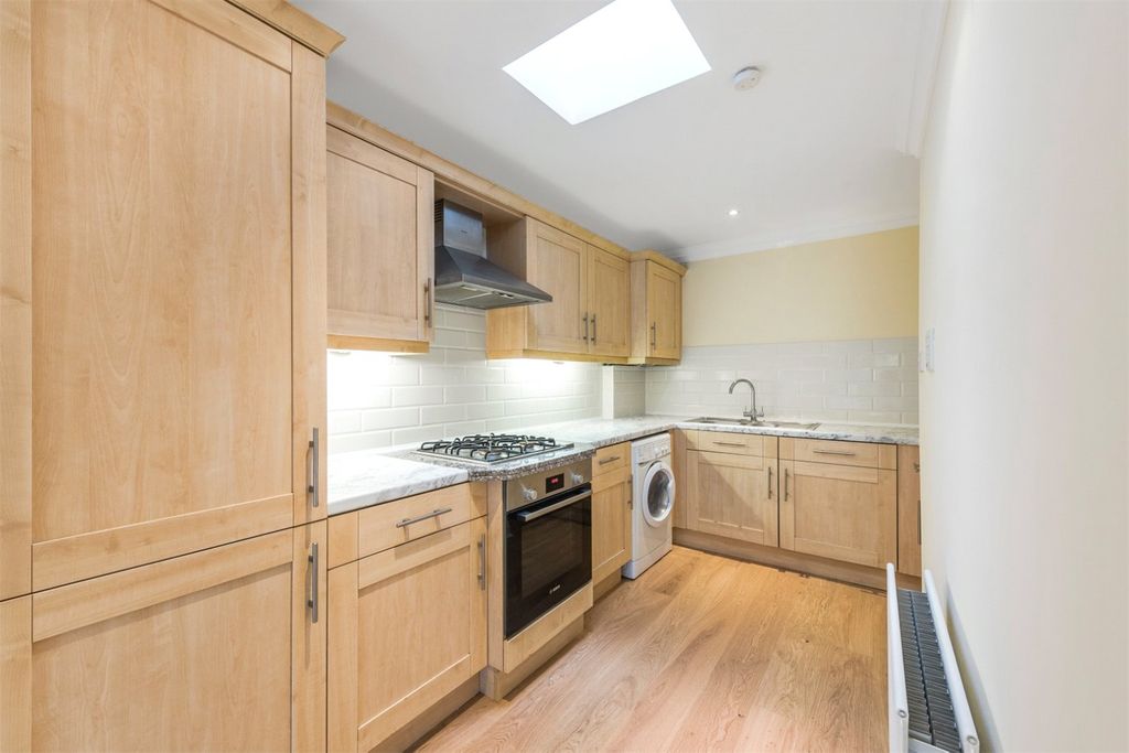 Property photo 3 of 11 Kitchen