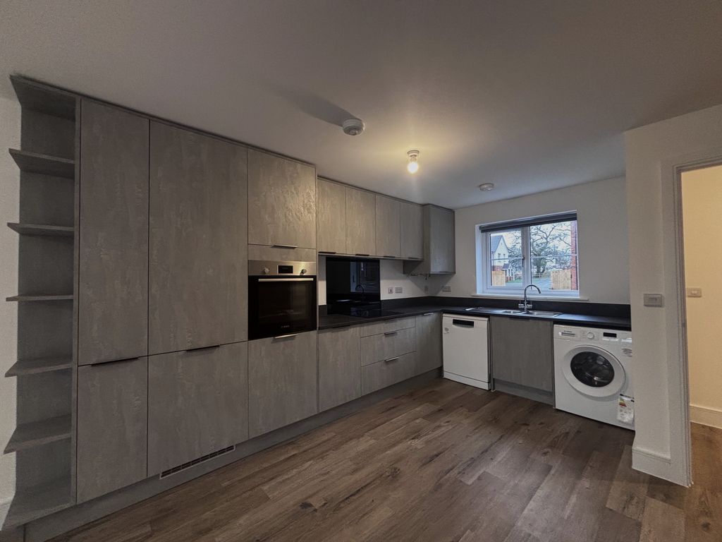 Property photo 3 of 9 Kitchen 2