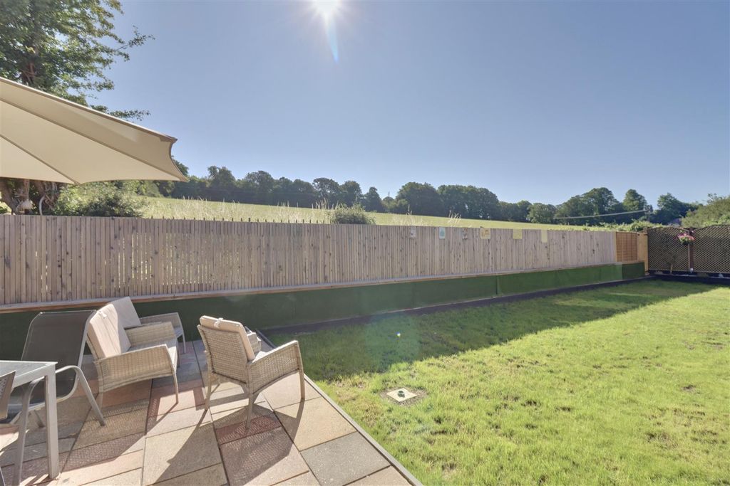 Property photo 2 of 23 520C2A33-C0Bc-44E3-9A70-07E511A5021F_1_201_A.Jpeg