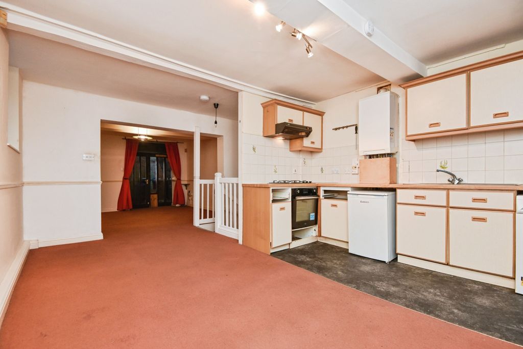 Property photo 3 of 9 Image 2