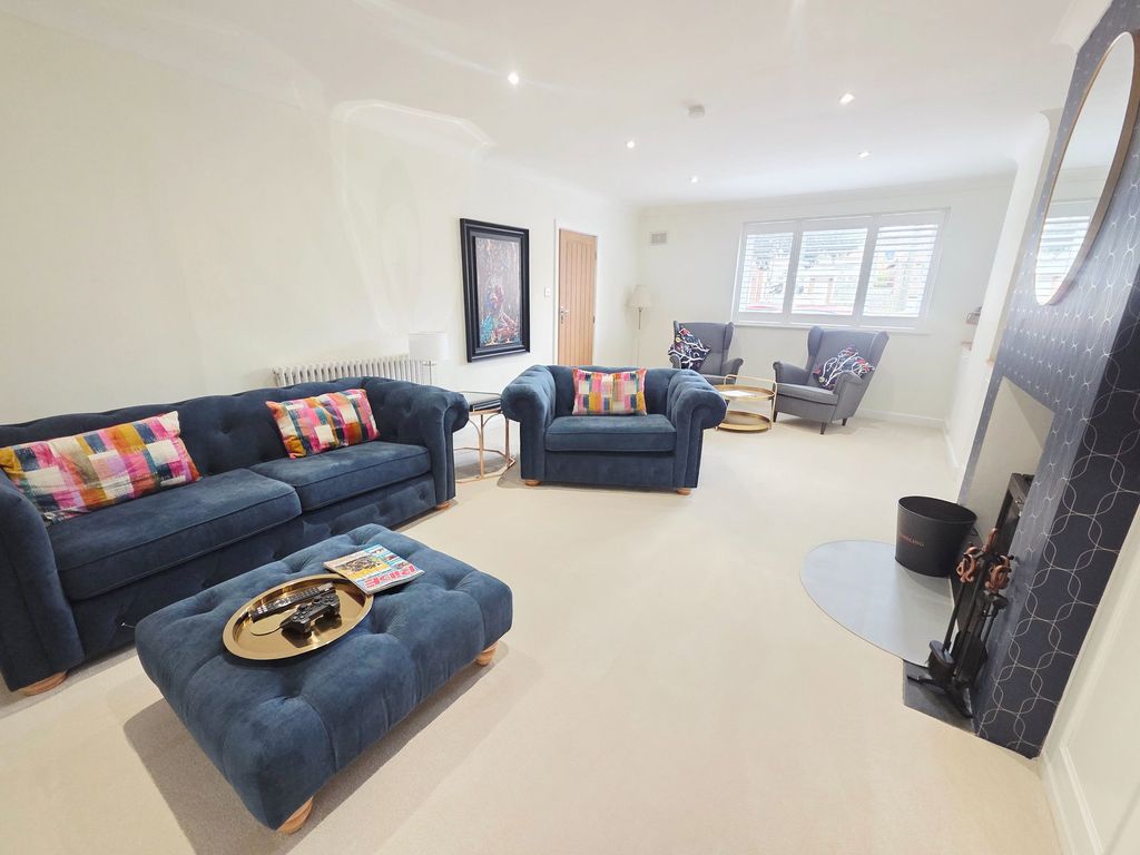 Property photo 2 of 26