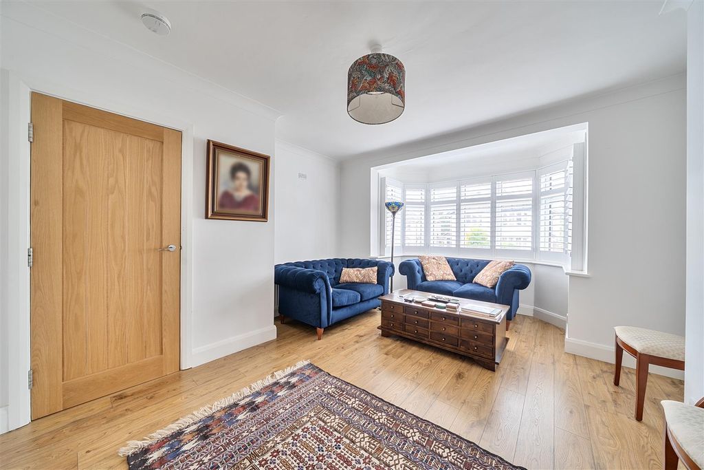 Property photo 2 of 19 1455747-20-6A020352c9d6A.Jpg