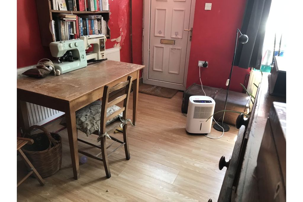 Property photo 3 of 17 Living Room