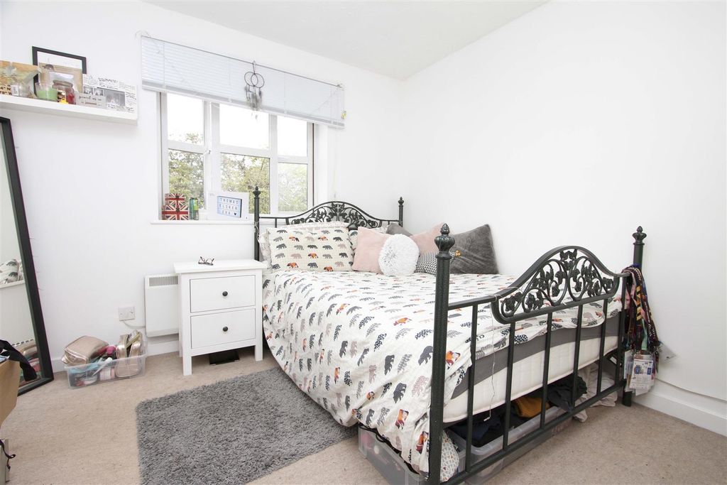 Property photo 3 of 9 Bedroom