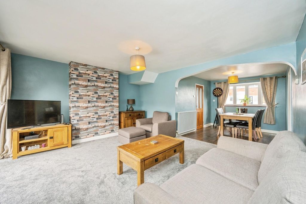 Property photo 3 of 23 5Lomondclose-18.Jpg