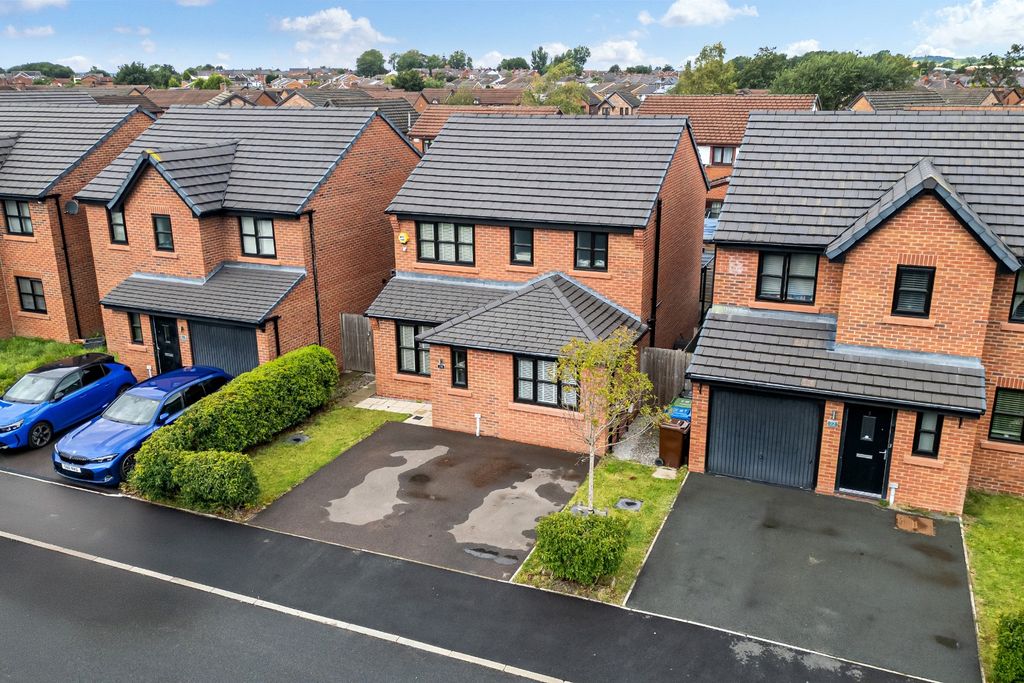 Property photo 1 of 44 4412670