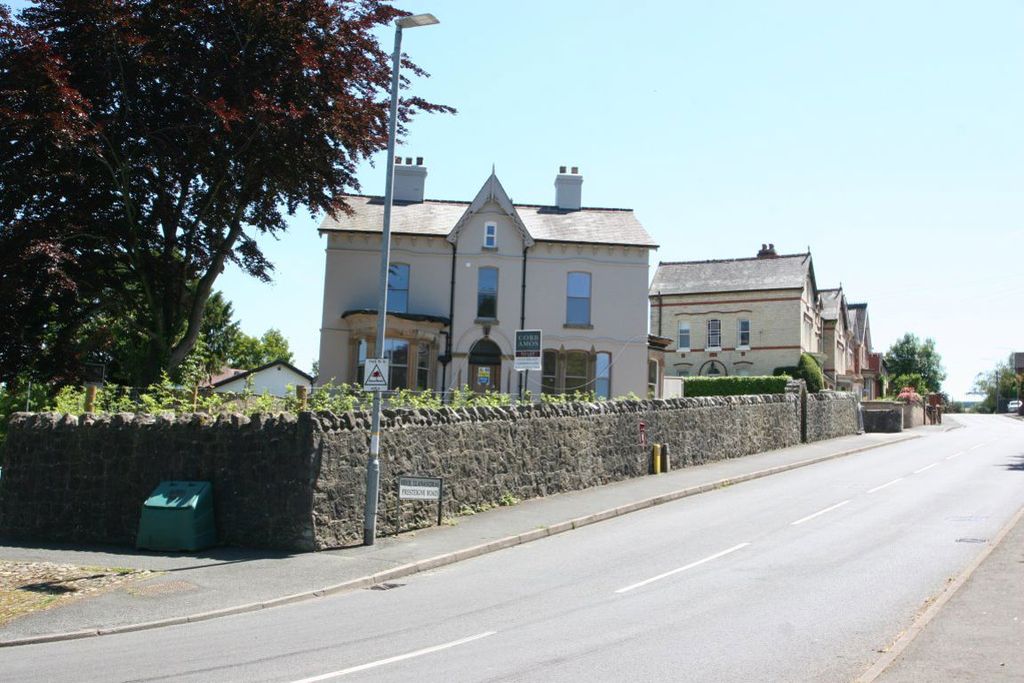 Property photo 1 of 4