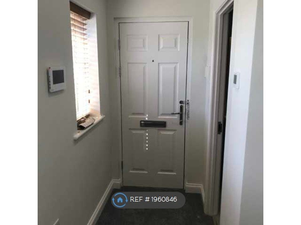 Property photo 3 of 12 Hallway