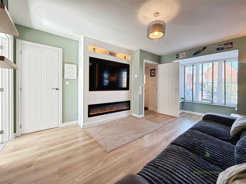 Property photo 3 of 18 Lounge