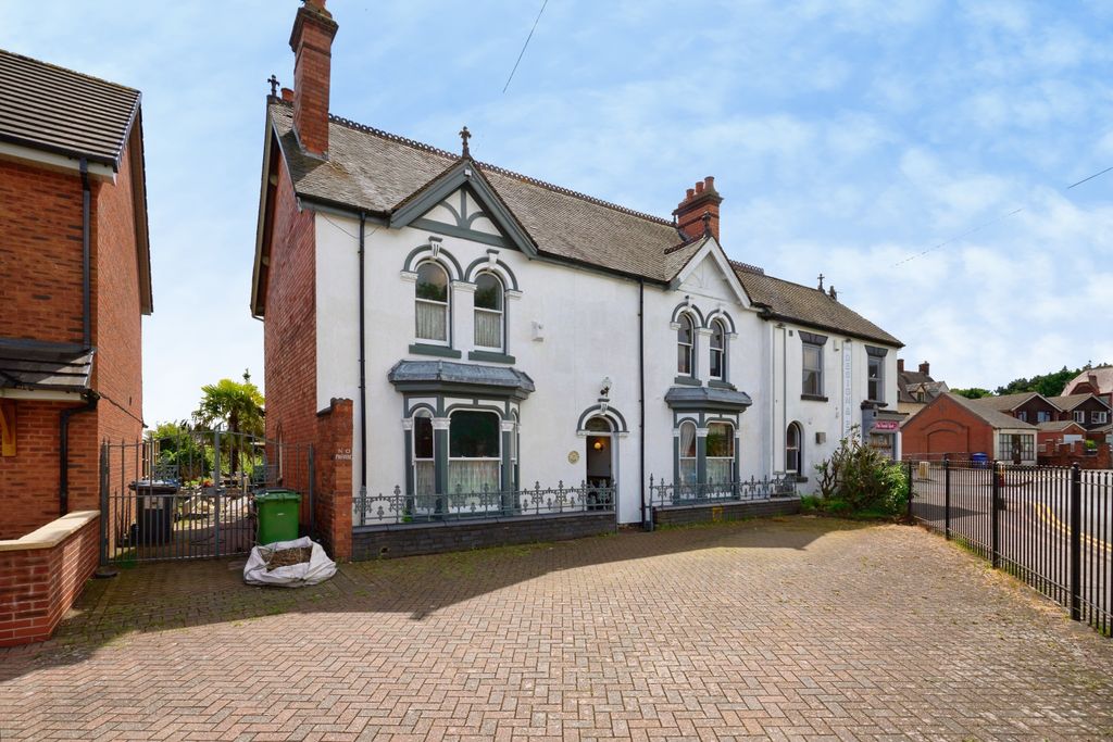 Property photo 1 of 33