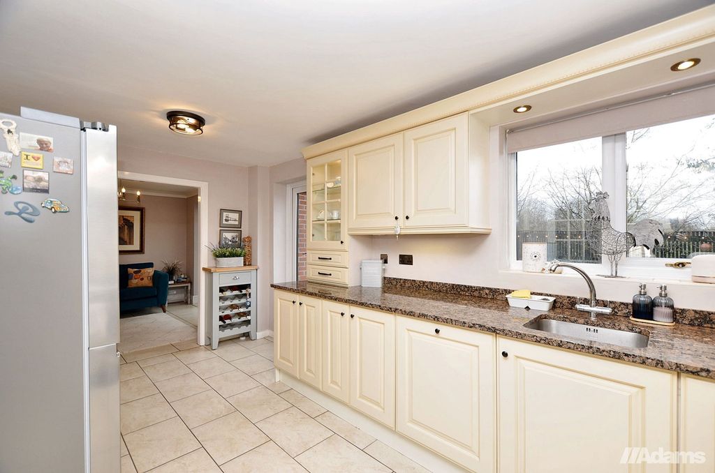 Property photo 3 of 32